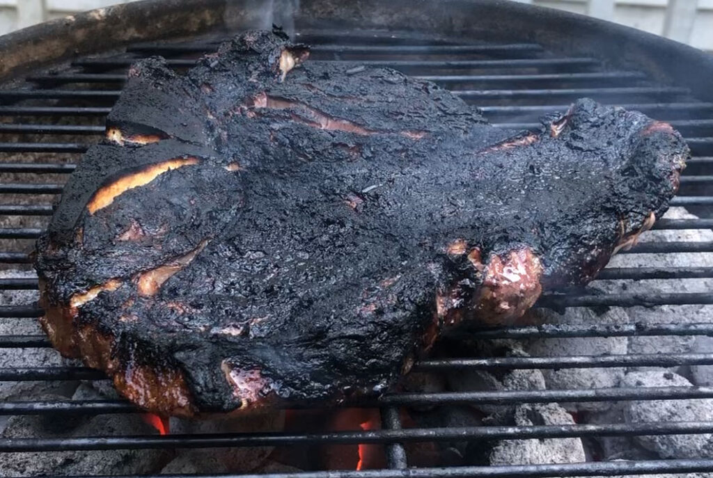 Un român a mobilizat pompierii, ambulanța și pompele funebre după ce a ars o friptură: „Mă uitam ca tâmpitul în jur și mă gândeam ce a luat foc!”