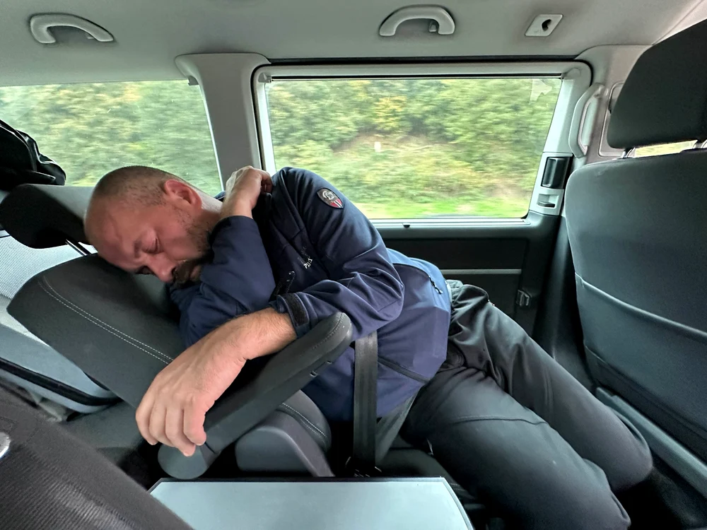 Directorul Muzeului ASTRA, premiat la Bruxelles, a dormit în maşină pentru a-şi lua echipa cu el. „Am renunțat la confort pentru ca și colegii mei, cu care am muncit la acest proiect, să se poată bucura”