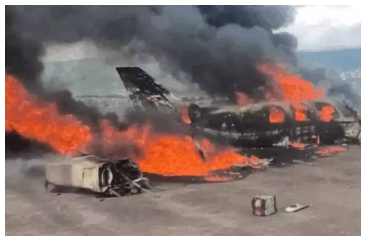 Avion prăbuşit pe aeroport, coliziunea a fost filmată. Pasagerii au murit în incendiul de la sol