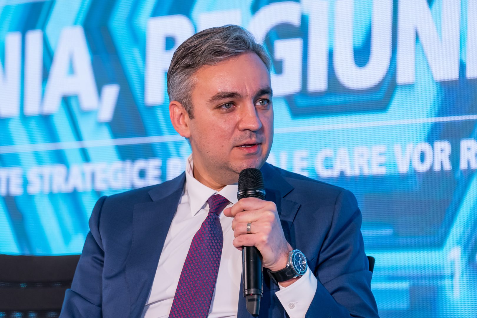 Şeful ANRE, plătit cu 15.000 de euro pe lună, speriat de facturile la energie. Şi-a schimbat furnizorul: „Mă uit foarte atent la cheltuielile lunare, ca orice om”