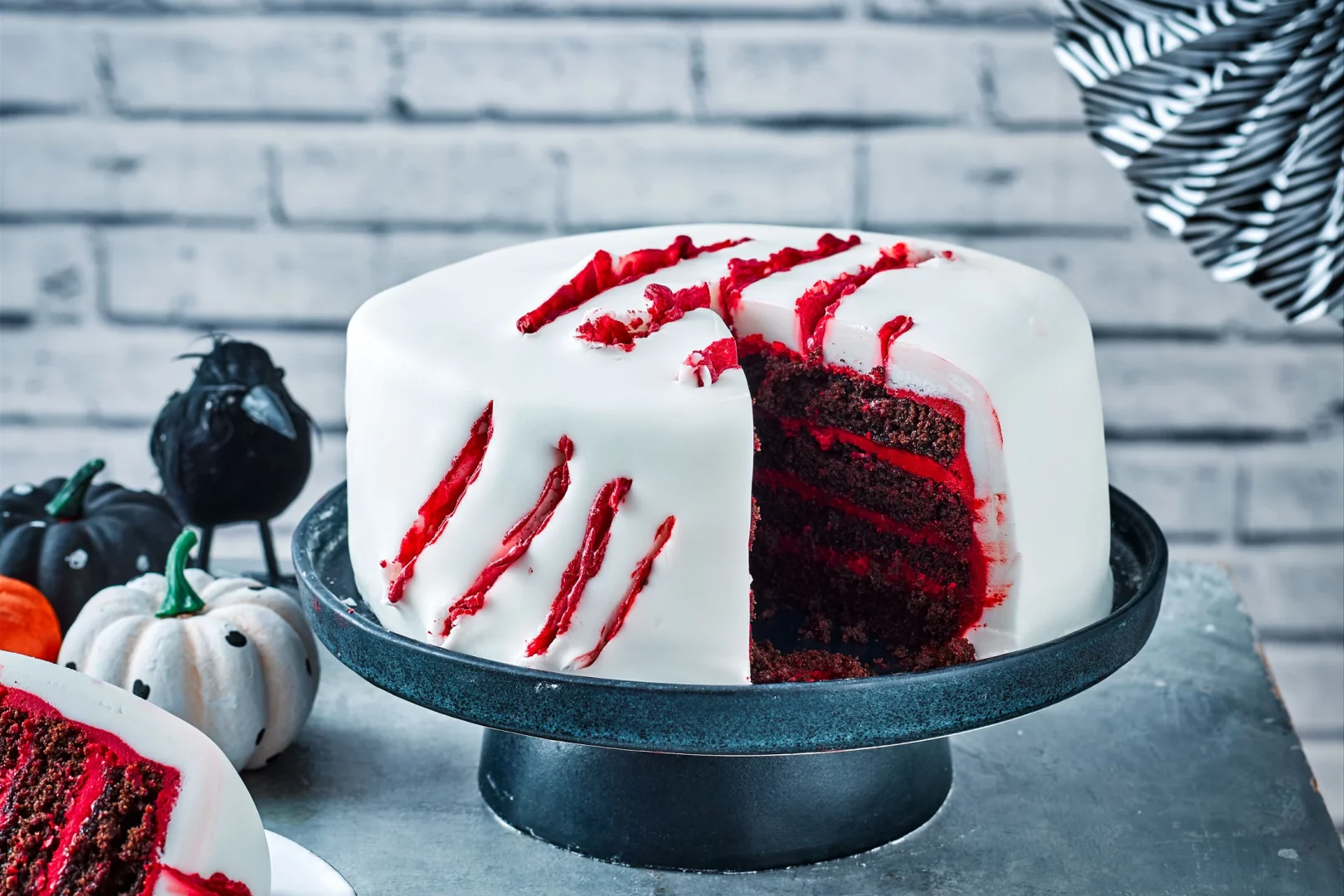 REȚETĂ Tortul „sângeros” de Halloween care va fura toate privirile – Este delicios și ușor de preparat