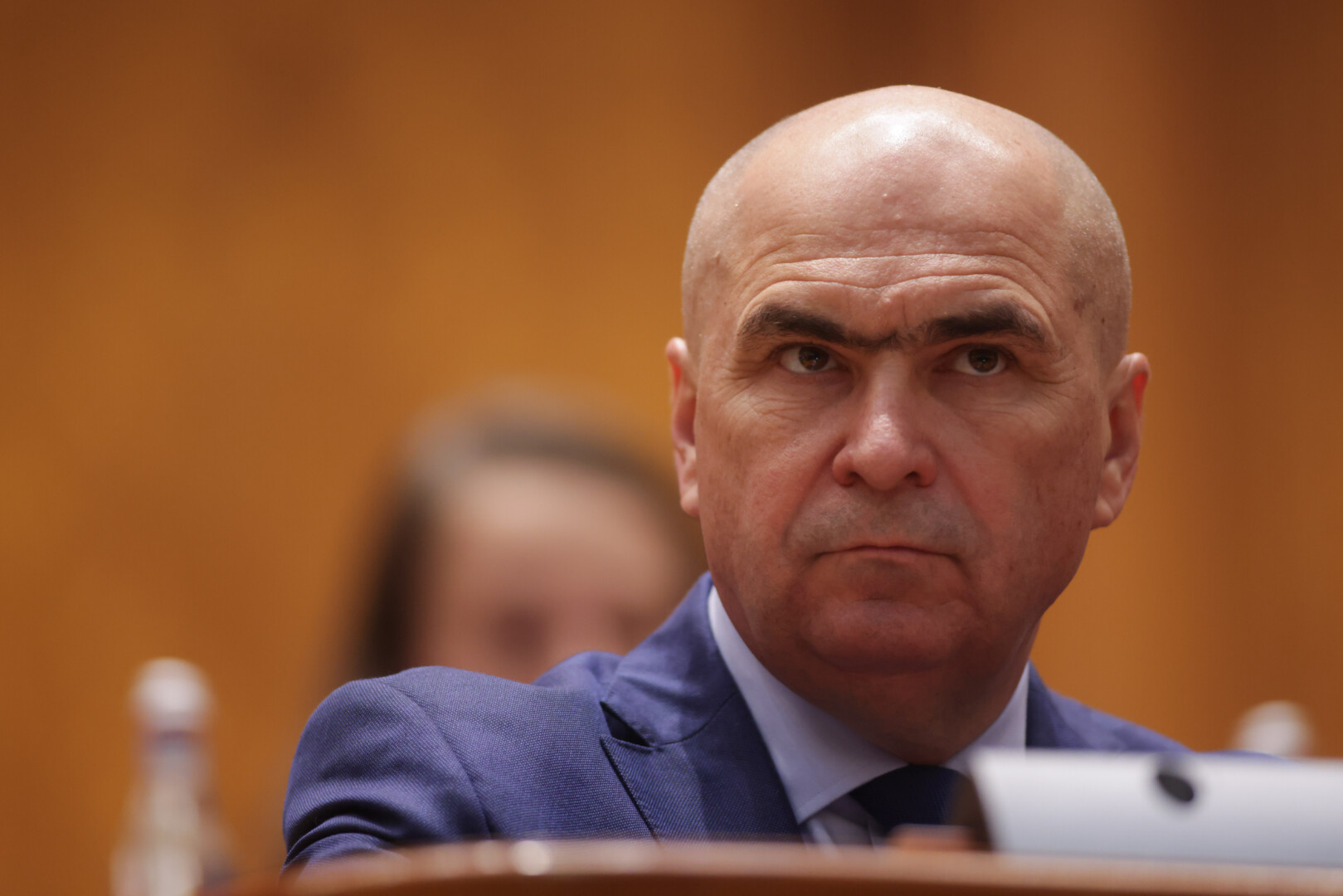 Care este relația dintre Bolojan și Grindeanu. Cei doi nu și-au vorbit la sfințirea Catedralei Neamului: ”Mi se pare normal să nu vorbești foarte mult, iar așezarea a fost în funcție de protocol”