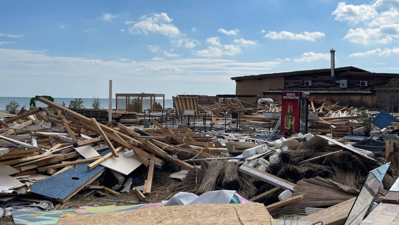 Litoralul, ca după cutremur. Operatorii au demolat construcţiile după expirarea contractelor FOTO şi VIDEO