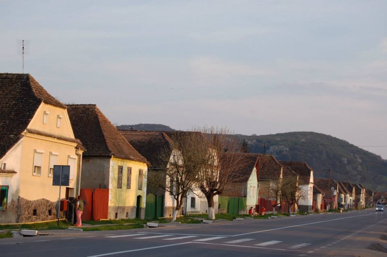 ”Austeritate” la nivel local. Primarul unei comune cu datorii de milioane și-a mărit salariul cu 2.300 de lei!