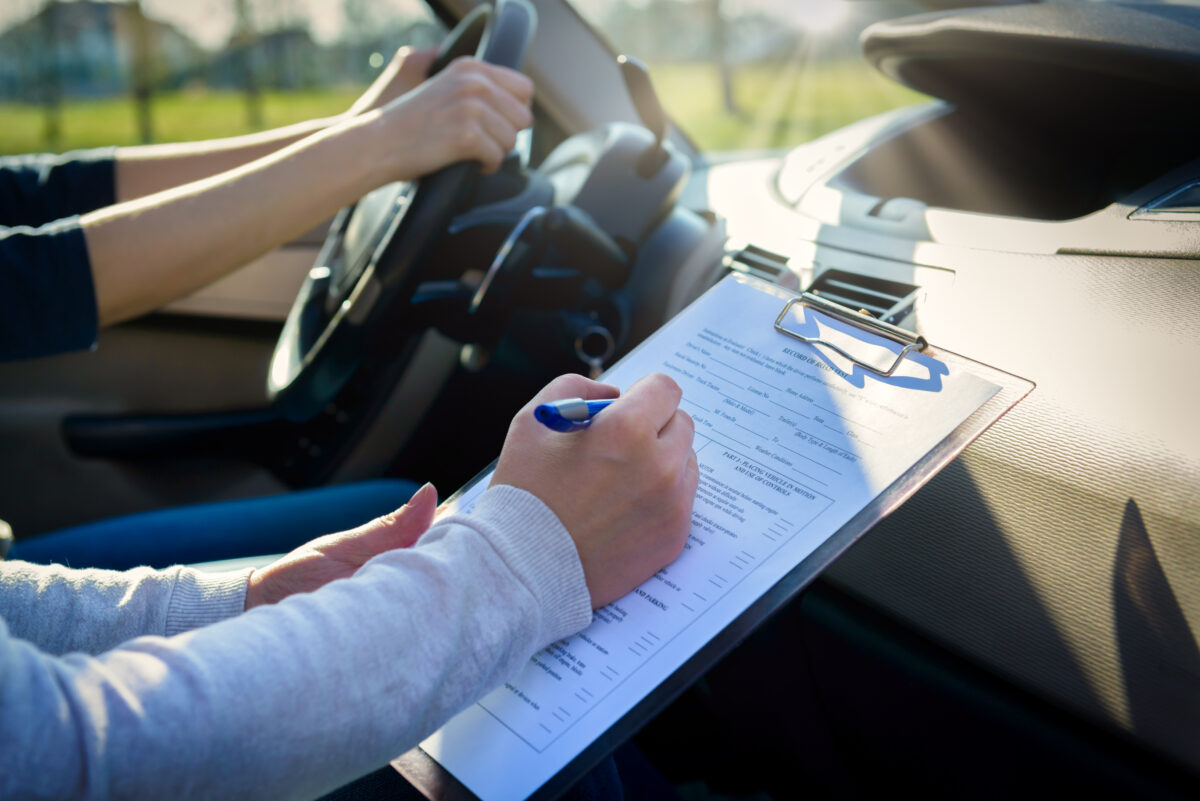 Se schimbă regulile pentru obținerea sau reînnoirea permisului de conducere. Românii care va trebui să repete examenul medical de două ori pe an
