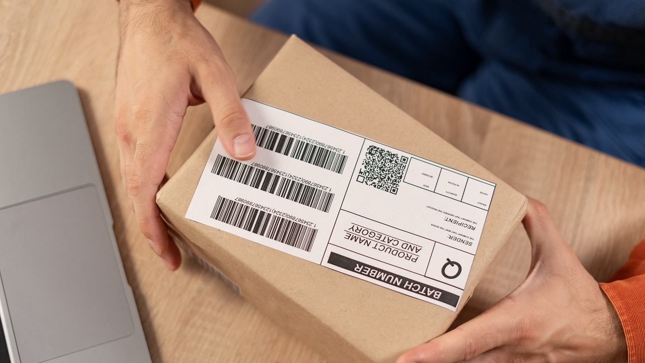 79% dintre marii retaileri de fashion din UK au taxă de retur! Cât costă un retur în UE?