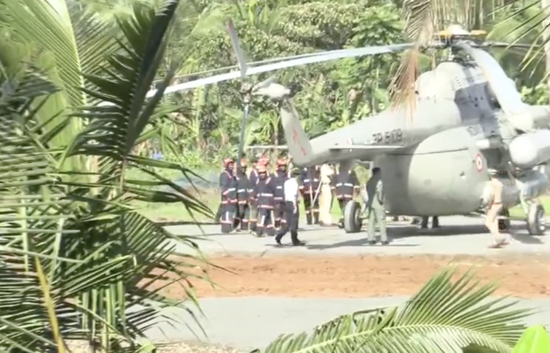 Cascadorii râsului! Elicopterul preşedintei Indiei a rămas blocat în asfaltul proaspăt turnat în onoare vizitei. VIDEO cu tentativele caraghioase de a-l „elibera”