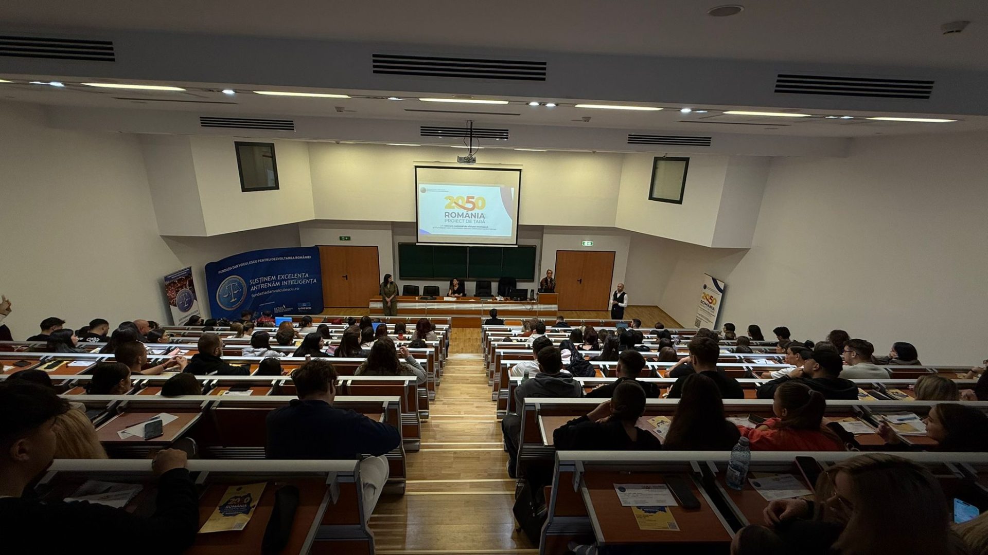 Studenții de la SNSPA, provocați să propună soluții și să participe la concursul național „Proiect de țară – România 2050”: Vrem o țară mai echitabilă, mai digitalizată și mai sănătoasă