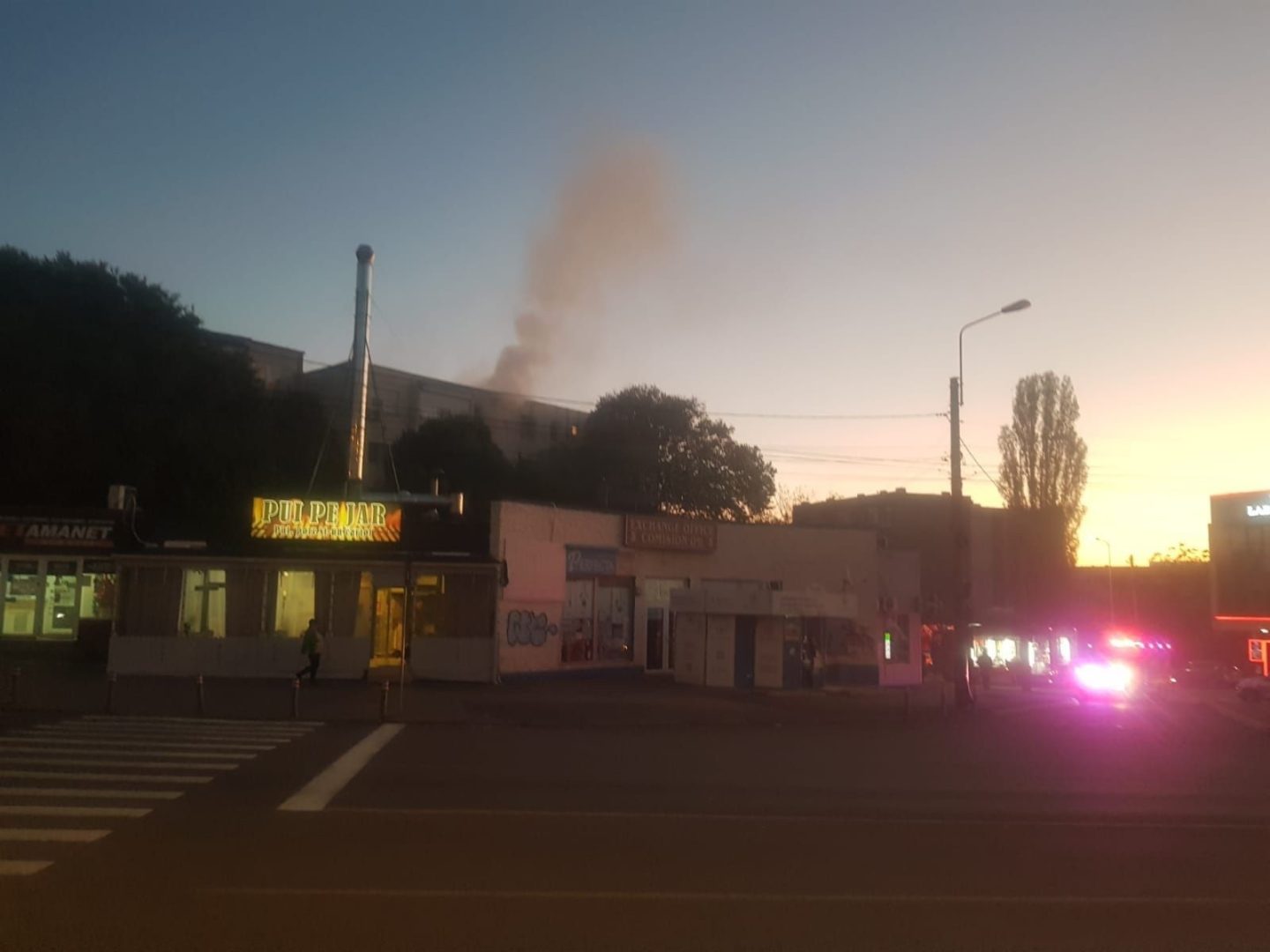 Alertă de incendiu la un bloc Constanţa, 20 de locatari au fost evacuaţi. O persoană a suferit un atac de panică