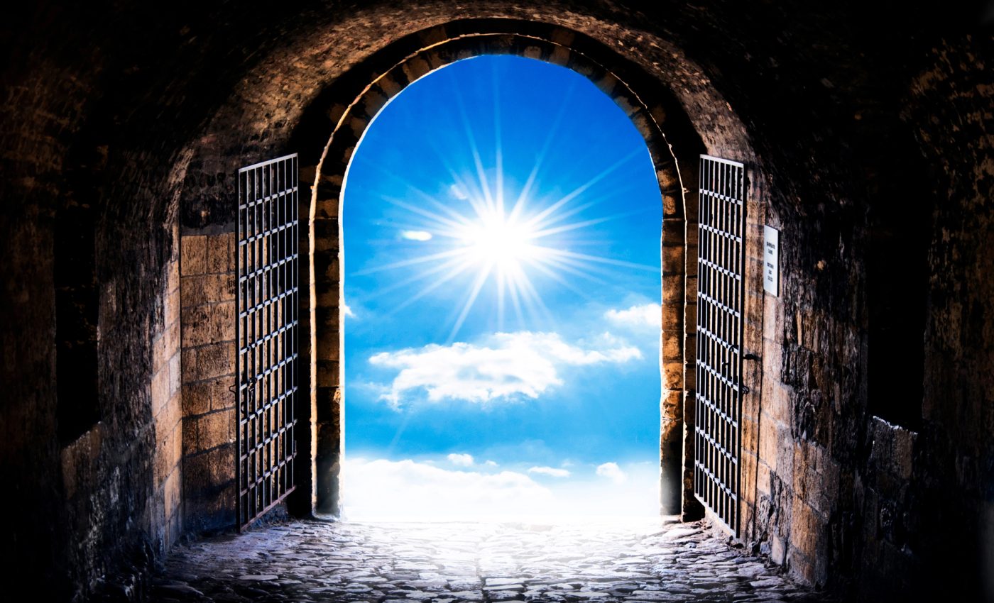 Aceste ZODII închid ușile TRECUTULUI în octombrie 2025. Ce binecuvântări primesc de la miezul nopţii