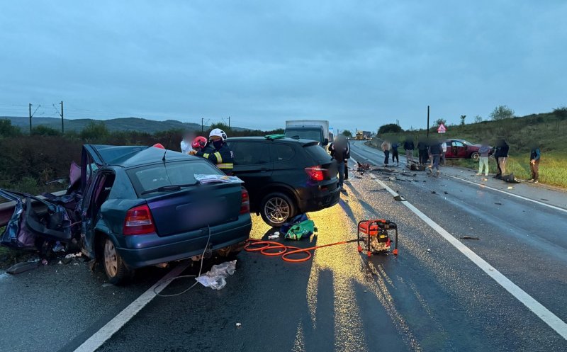 Carambol cu trei mașini în Cluj! Un bărbat a murit, iar patru femei și două copile au fost transportate la spital