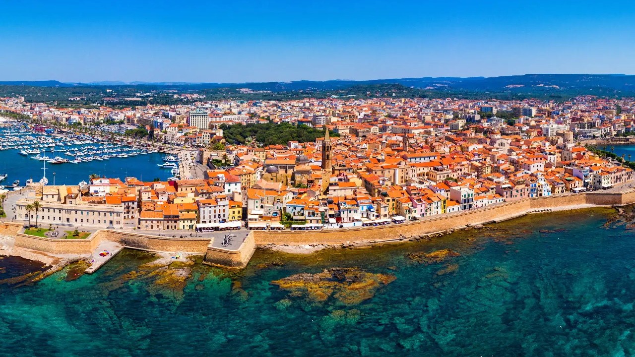 Destinația de vacanță, la două ore de București, unde toamna vine mai târziu. Până și George Clooney a fost fascincat de acest loc