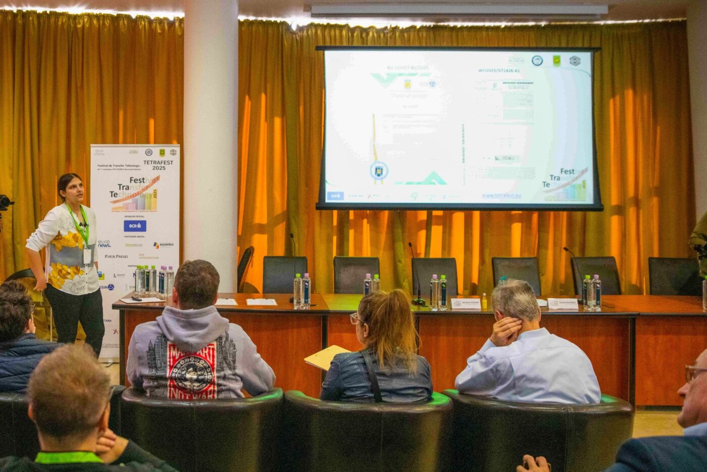 O tânără cercetătoare din România, Andreea Laura Bănică, a inventat metoda care poate schimba industria alimentară: microplasticele din lapte, iaurt și smântână pot fi detectate rapid