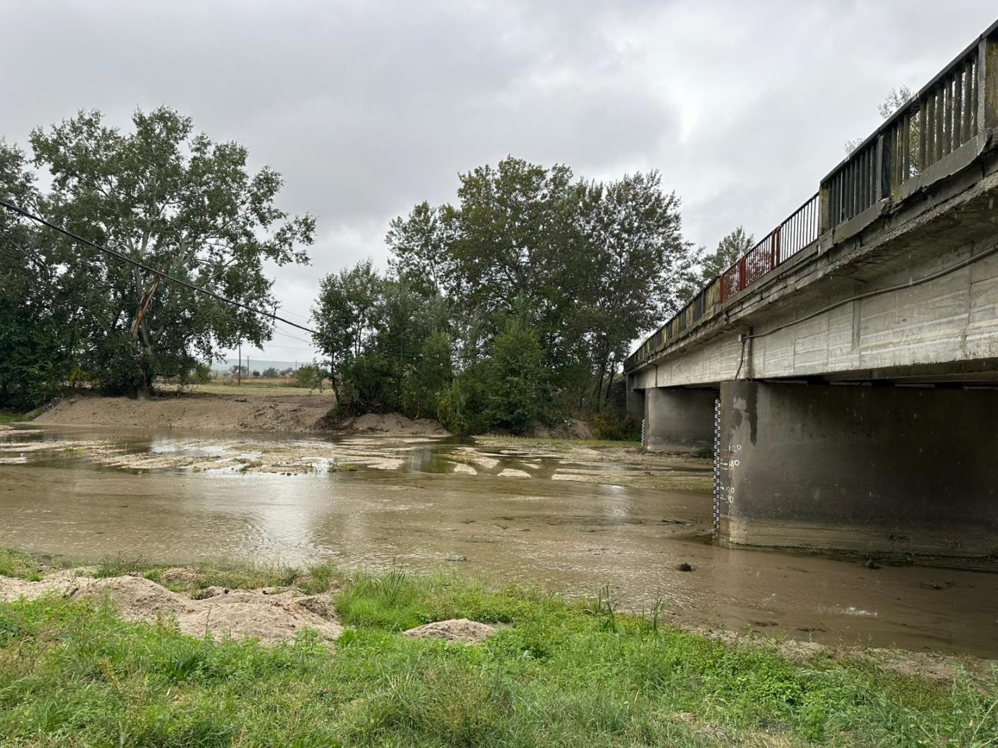Cod roșu de inundații pe râurile din Muntenia. Monitorizarea este realizată continuu de hidrometri
