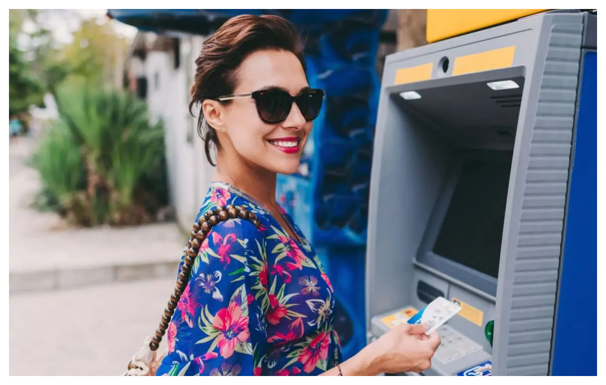 Banii n-aduc fericirea, mit spulberat: „E mai drăguţ să plângi într-un Ferrari”