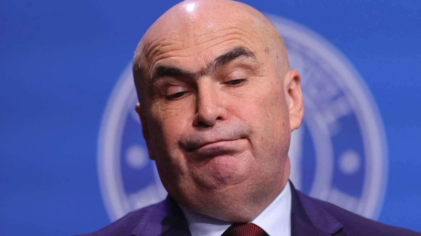 Victorie imensă a PSD în disputa cu Bolojan. Senatul a adoptat proiectul de lege al social-democraţilor care prevede scutirea mamelor în concediu de maternitate de la plata CASS