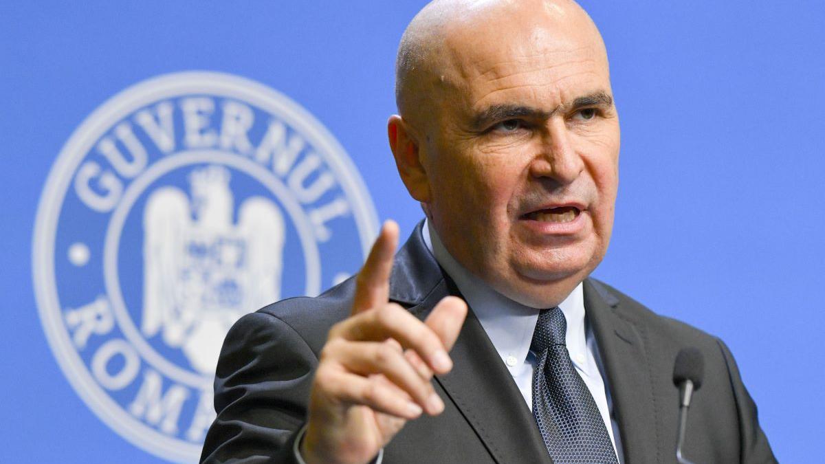 „Când scăpăm de șpaga copanelor de pui și a brânzei, domnule premier?!” / Bolojan: „Săptămânal, mă întâlnesc cu oameni de afaceri”