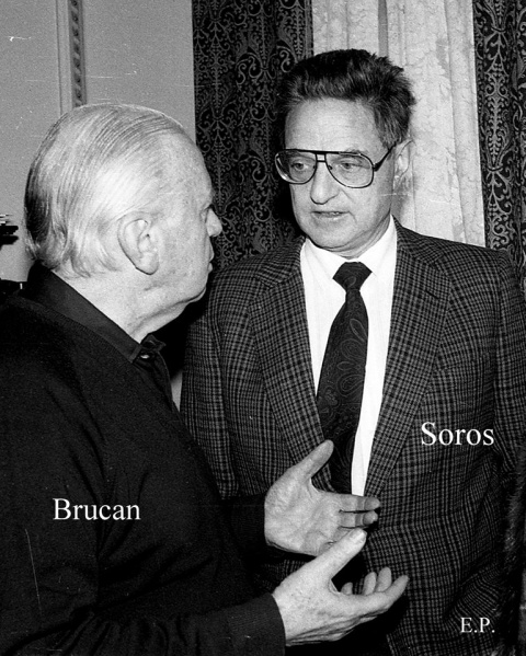 Silviu Brucan și George Soroș la sediul Grupului pentru Dialog Social