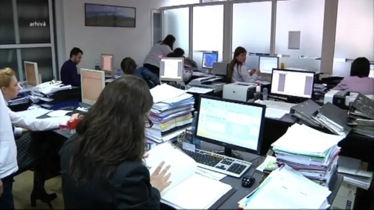 Peste 117.000 de noi angajați la stat față de 2015, în ciuda eforturilor pentru digitalizare. Klaus Iohannis a angajat 90 de oameni în plus de la începutul mandatului