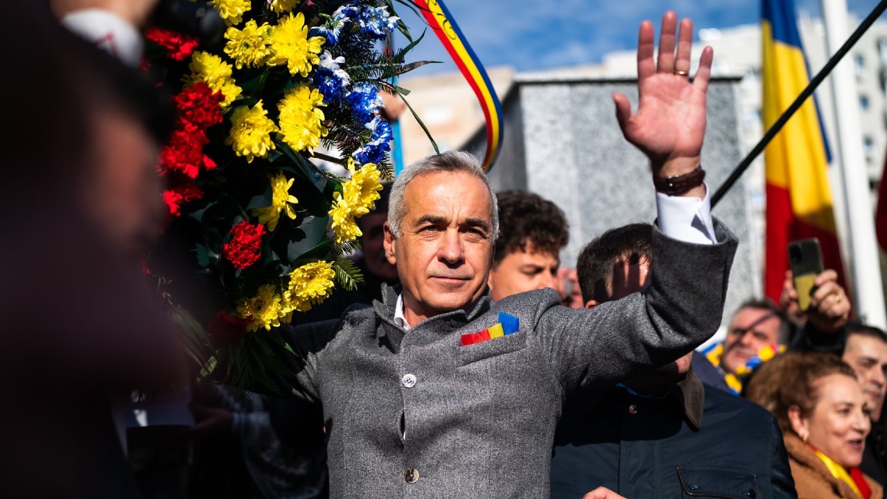 Călin Georgescu este așteptat în fața magistraților și a polițiștilor. Fostul candidat află ce măsuri îi vor impune judecătorii în dosarul promovării cultului persoanelor vinovate de genocid