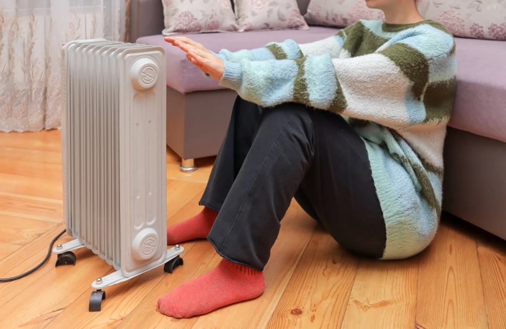 Cum poți păstra căldura folosind caloriferul electric, fără să plătești mult la curent. Trucurile pe care puțini români le știu