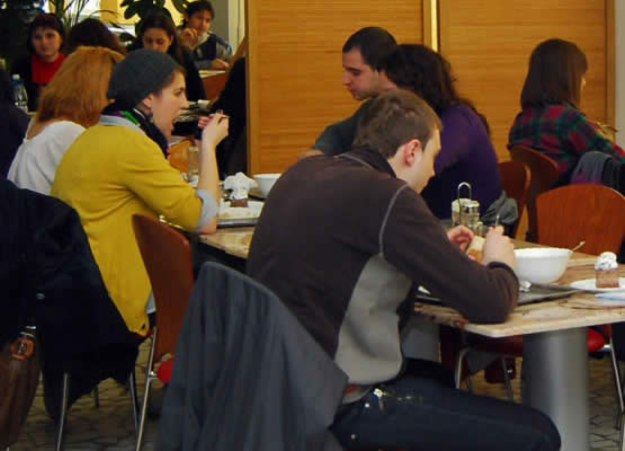 IREAL! Cât a plătit un student pentru o masă completă la cantina ASE București VIDEO