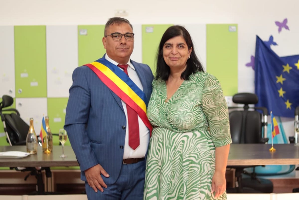 Primăria unei comune este condusă de doi soți de peste 18 ani. Salariul primarului crește când vrea nevasta