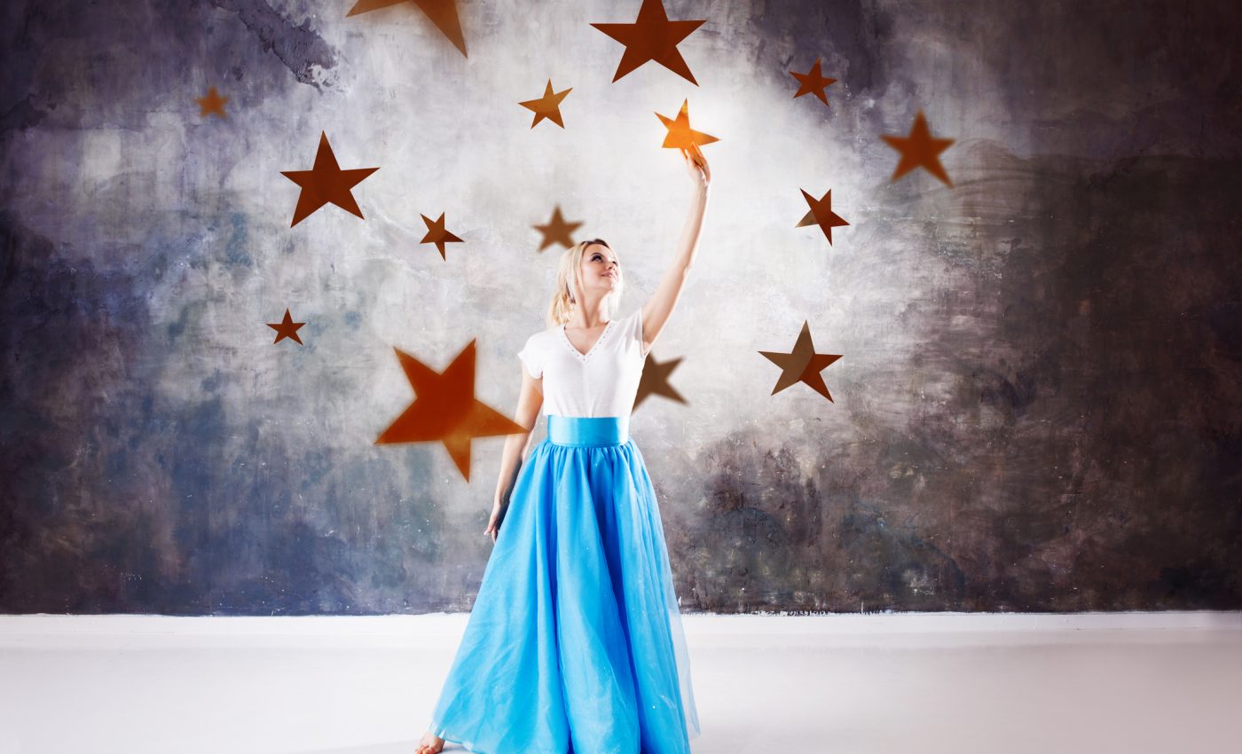 Aceste 5 ZODII au cele mai bune horoscoape toată luna OCTOMBRIE 2025. Conexiunile astrale norocoase fac praf ghinionul