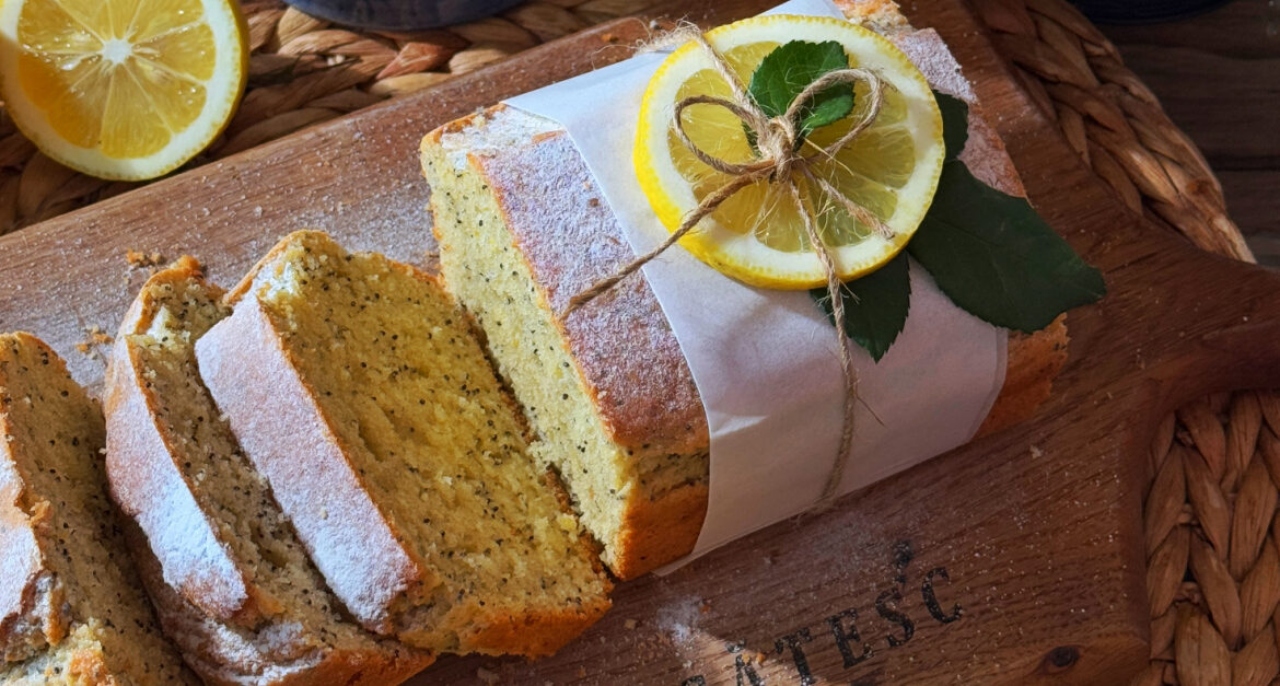 Chec cu lămâie și mac, după rețeta Cosânzenelor. Desertul super-savuros, perfect pentru orice moment al zilei