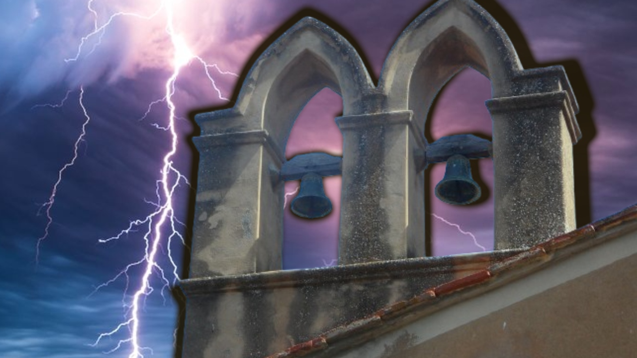 Se sparg sau nu norii atunci când bat clopotele bisericii? Ce spun românii despre acest mit vechi