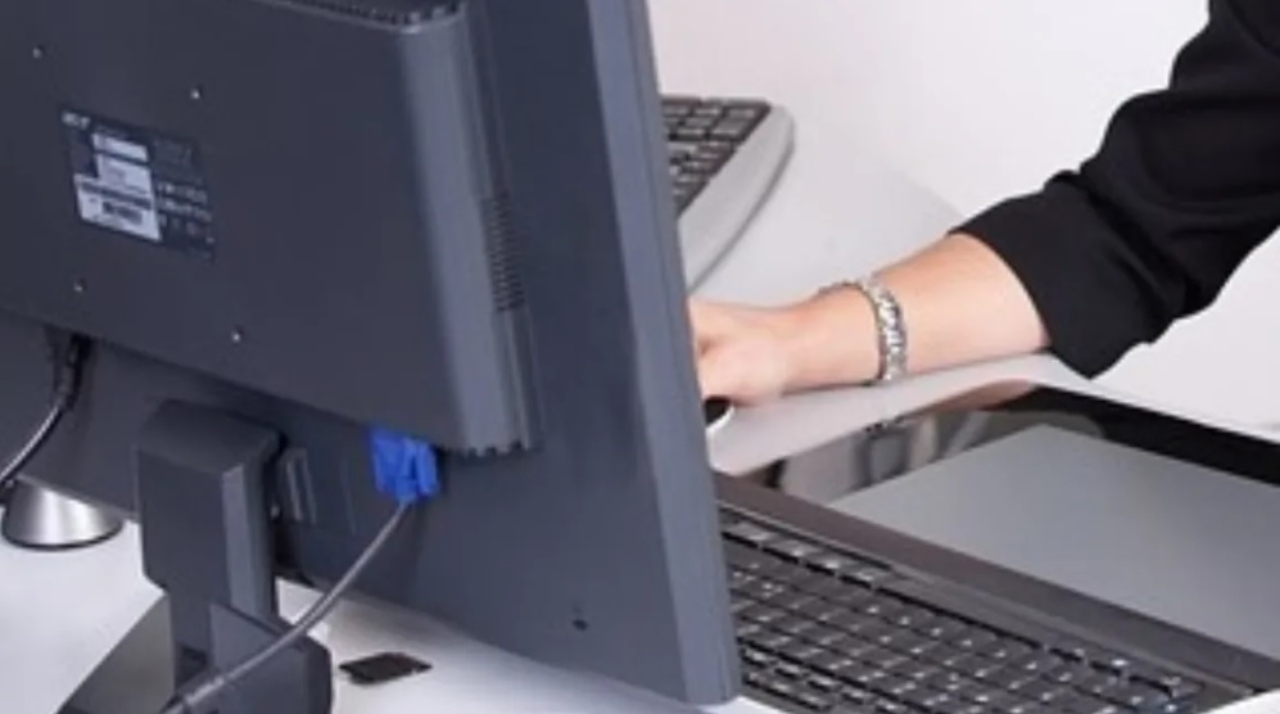 Delapidare în învățământ! Cât a reușit să fure o contabilă, în trei ani. Greșeala care dat-o de gol