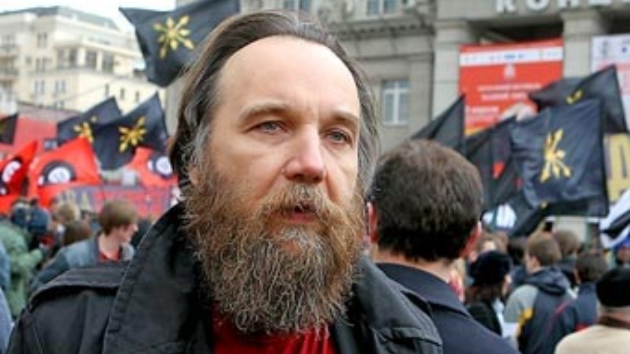 Ideologul lui Vladimir Putin susține că Occidentul a influențat alegerile din România și Moldova și că a asasinat candidați din Germania înaintea alegerilor locale: „Este foarte probabil ca toate acestea să degenereze într-un război mare”