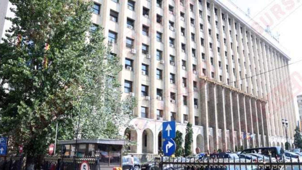 Cine este directorul de la stat cu cel mai mic salariu din România. Compania pe care o conduce este pe profit din 2016