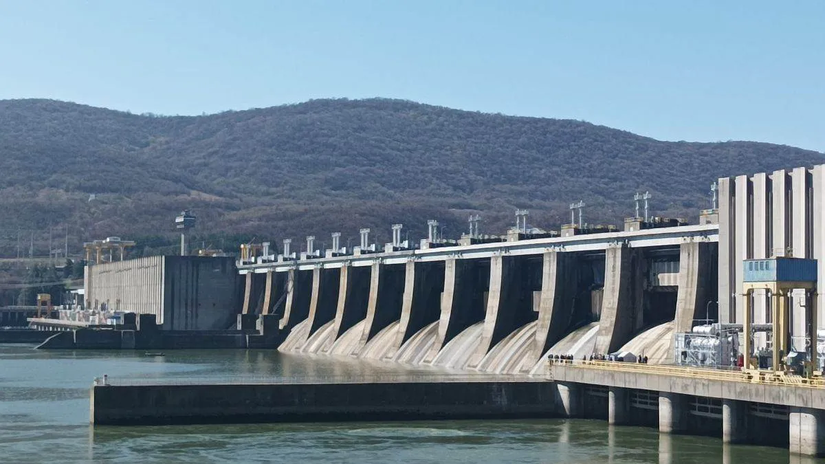 Hidroelectrica își revizuiește în jos profitul. Cum vor fi afectați consumatorii și acționarii