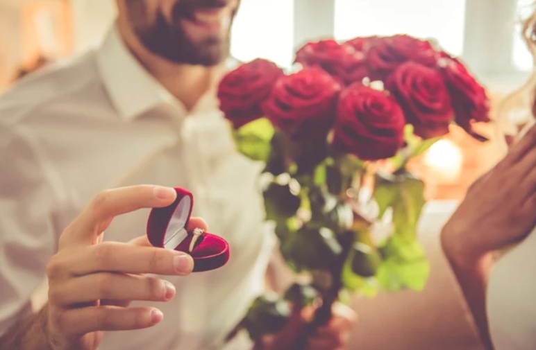 Horoscop noiembrie 2025. Zodia care se logodește și face planuri de nuntă. Toți nativii primesc vești importante