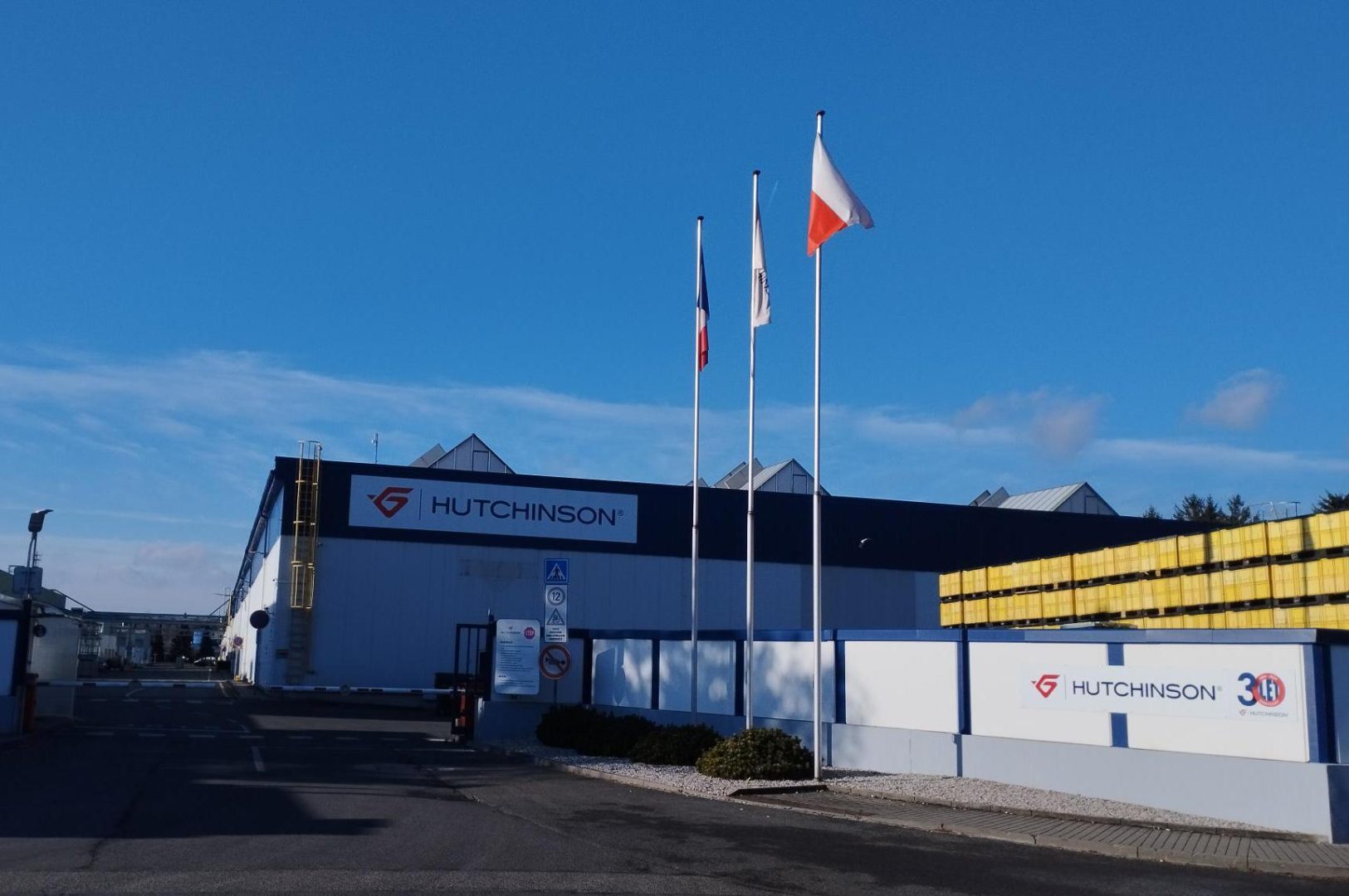 Gigant francez, furnizor al Airbus, închide fabrica din România. Câţi angajaţi vor rămâne fără loc de muncă