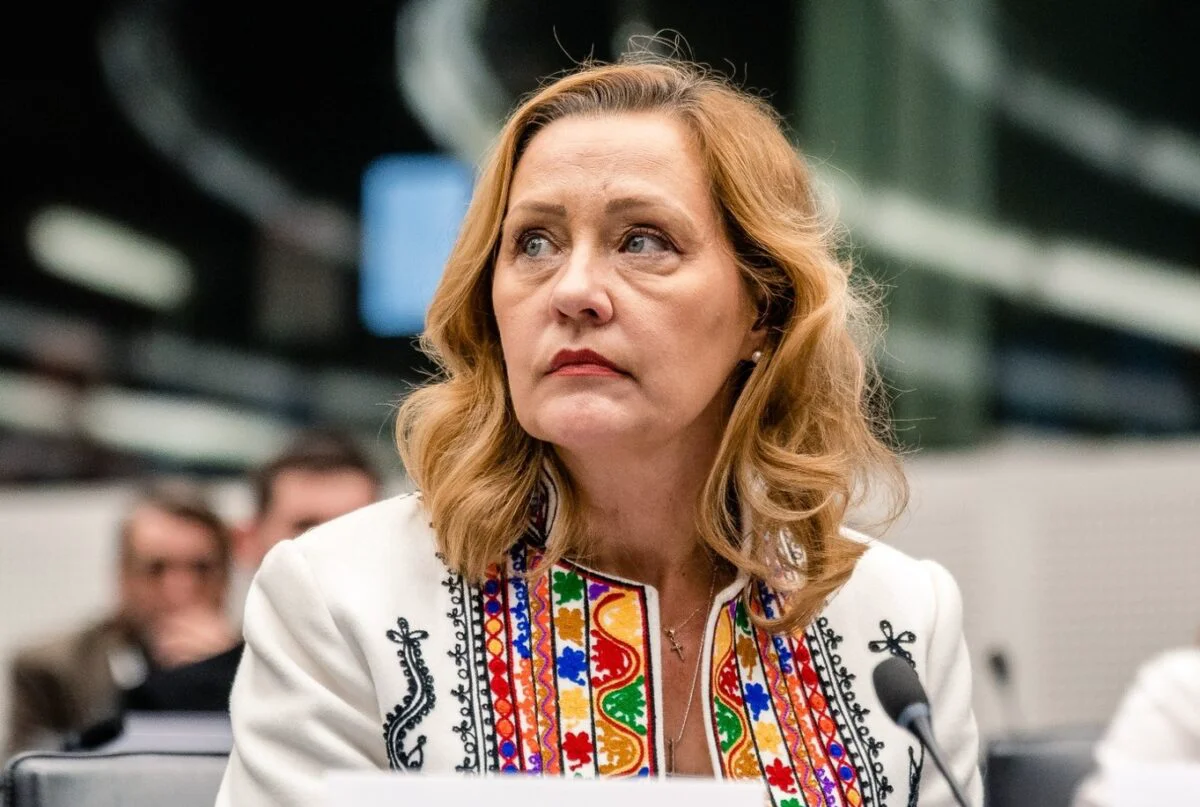 Elena Lasconi trage un puternic semnal de alarmă, dezamăgită de Nicuşor Dan şi Bolojan: „Peste 3 ani o să avem majoritate de izolaţionişti în Parlament şi de acolo până la o dictatură mai este doar un mic pas”