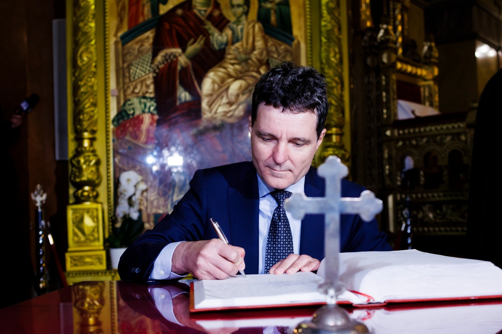 Nicuşor Dan: Suntem încă sub influența modului în care regimul comunist ne-a influențat să percepem istoria