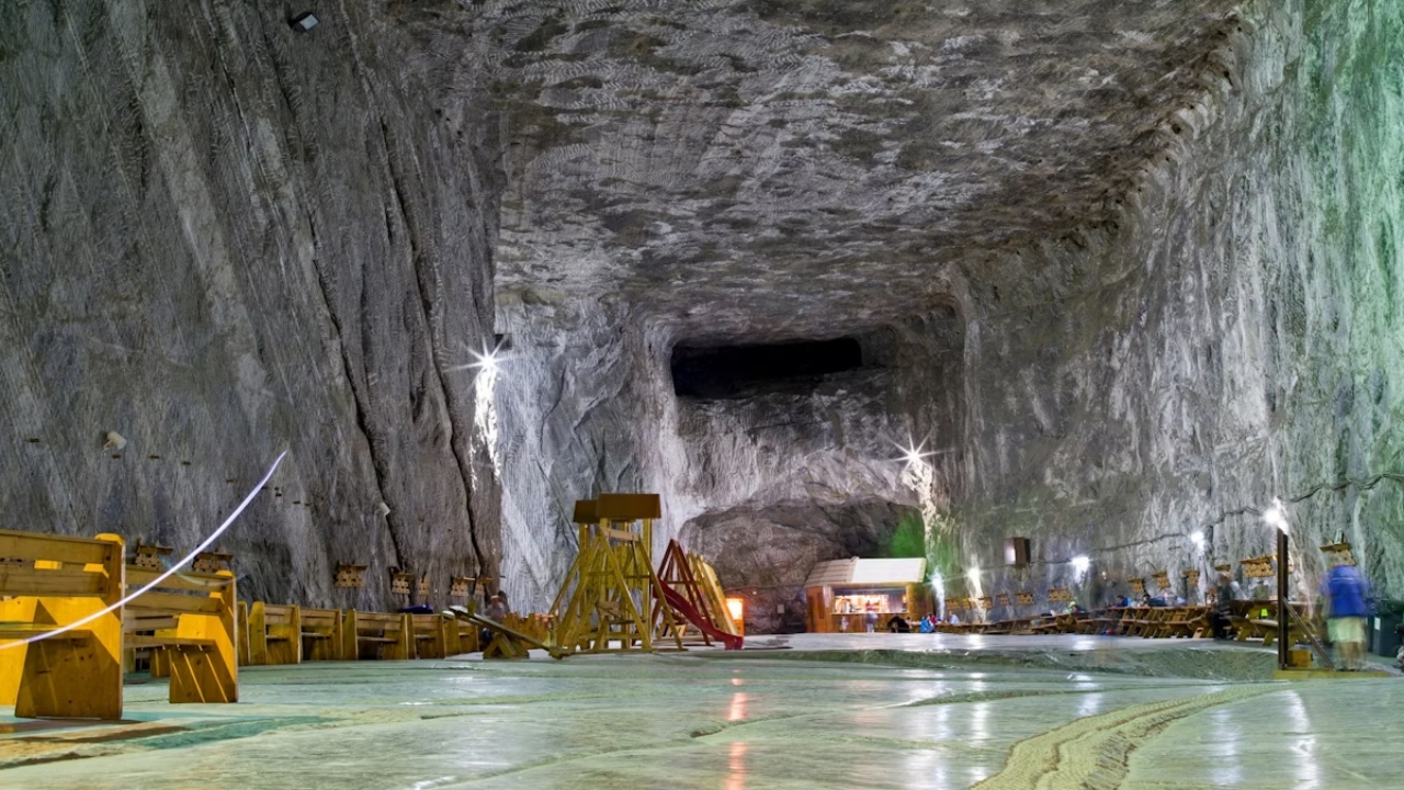 Raport îngrijorător! Inundarea Salinei Praid putea fi evitată. Conducerea Salrom, acuzată de neglijență