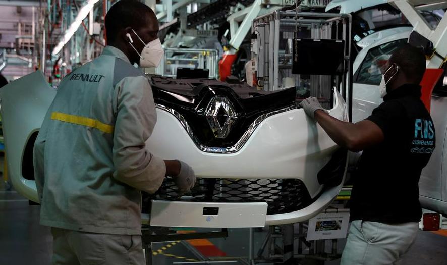 Concedieri masive la un gigant auto. Motorul care ambalează şi economia românească dă afară 3.000 de angajaţi