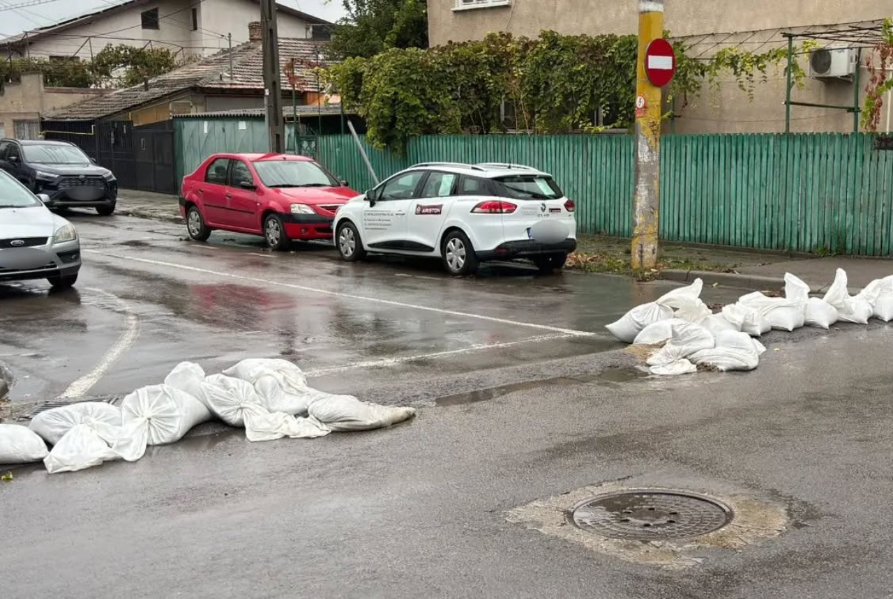 N-a lovit Barbara, ci hoții! S-au furat sacii puși în Constanța contra inundațiilor!