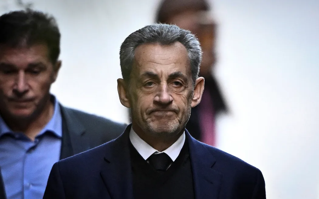 Fostul preşedinte francez Nicolas Sarkozy, terorizat de ceilalţi deţinuţi în prima noapte petrecută în închisoare