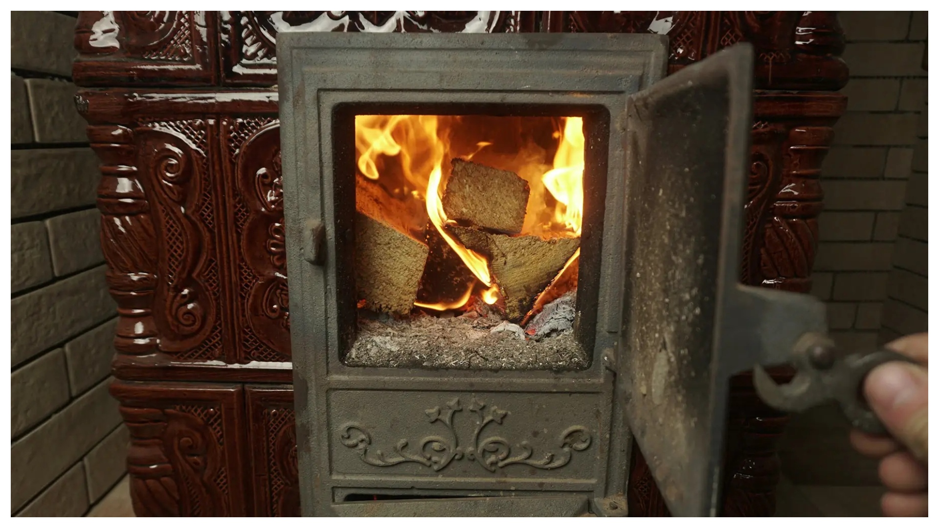 Cum se curăţă eficient o sobă de teracotă înainte de sezonul rece. Care sunt metodele şi la ce trebuie să fii atent