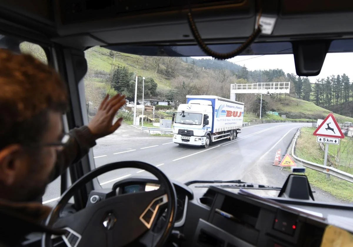 Ajutor pentru două surori românce rămase orfane. Tatăl lor, șofer de TIR, a murit la jumate de an după moartea mamei lor