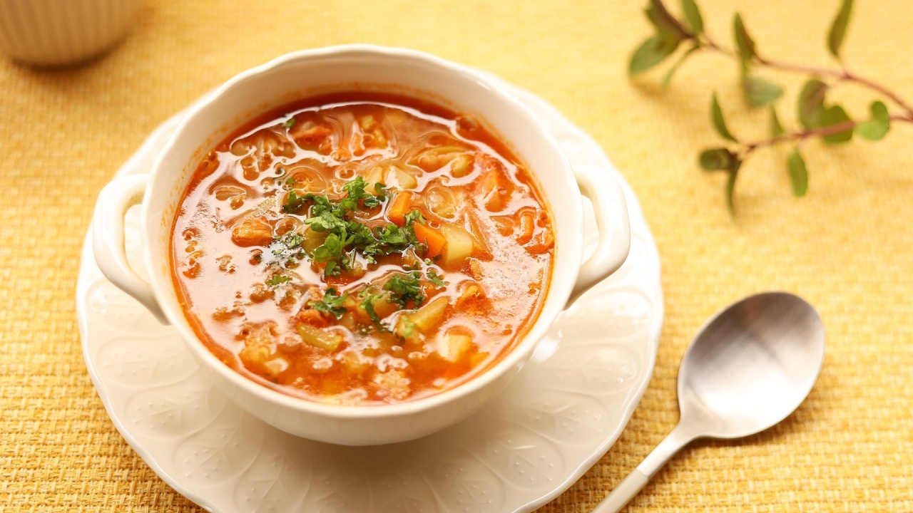Rețetă de supă anti-COVID. Este sățioasă și plină de gust, perfectă pentru vremea rece