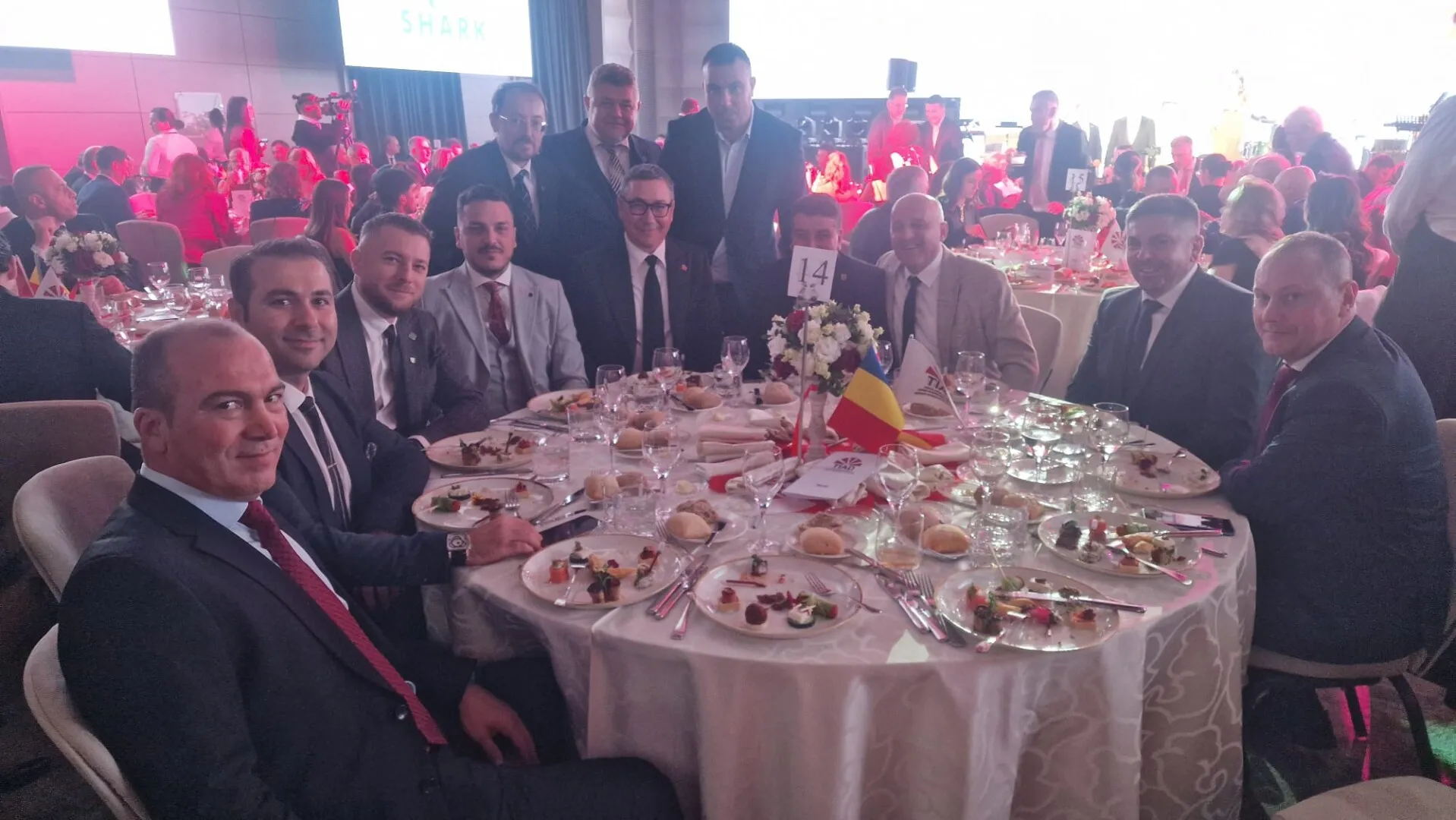 Suveraniștii ”pro europeni”, cu Victor Ponta și Makaveli în frunte, se oferă să susțină guvernul Bolojan, cu o singură condiție: ”Să iasă de la guvernare”