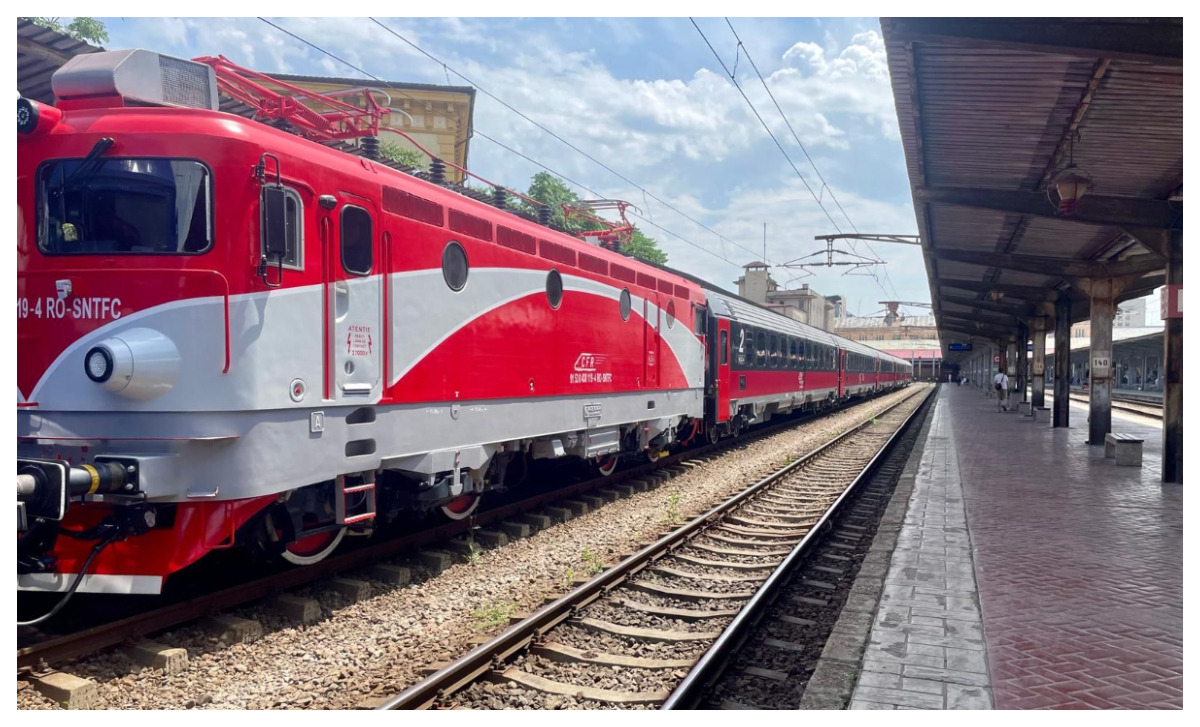 Studenții, revoltați de faptul că vor avea reducere la biletele de tren doar de acasă la facultate