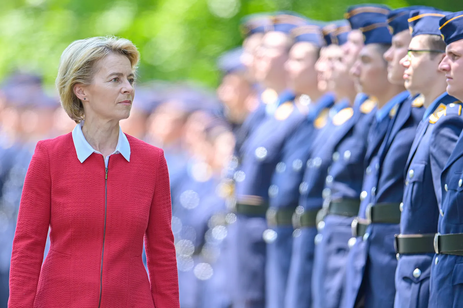 Până la 12 ani de închisoare şi amenzi de sute de mii de lei pe zi pentru încălcarea sancţiunilor economice impuse de UE. Proiectul de lege este deja în întârziere