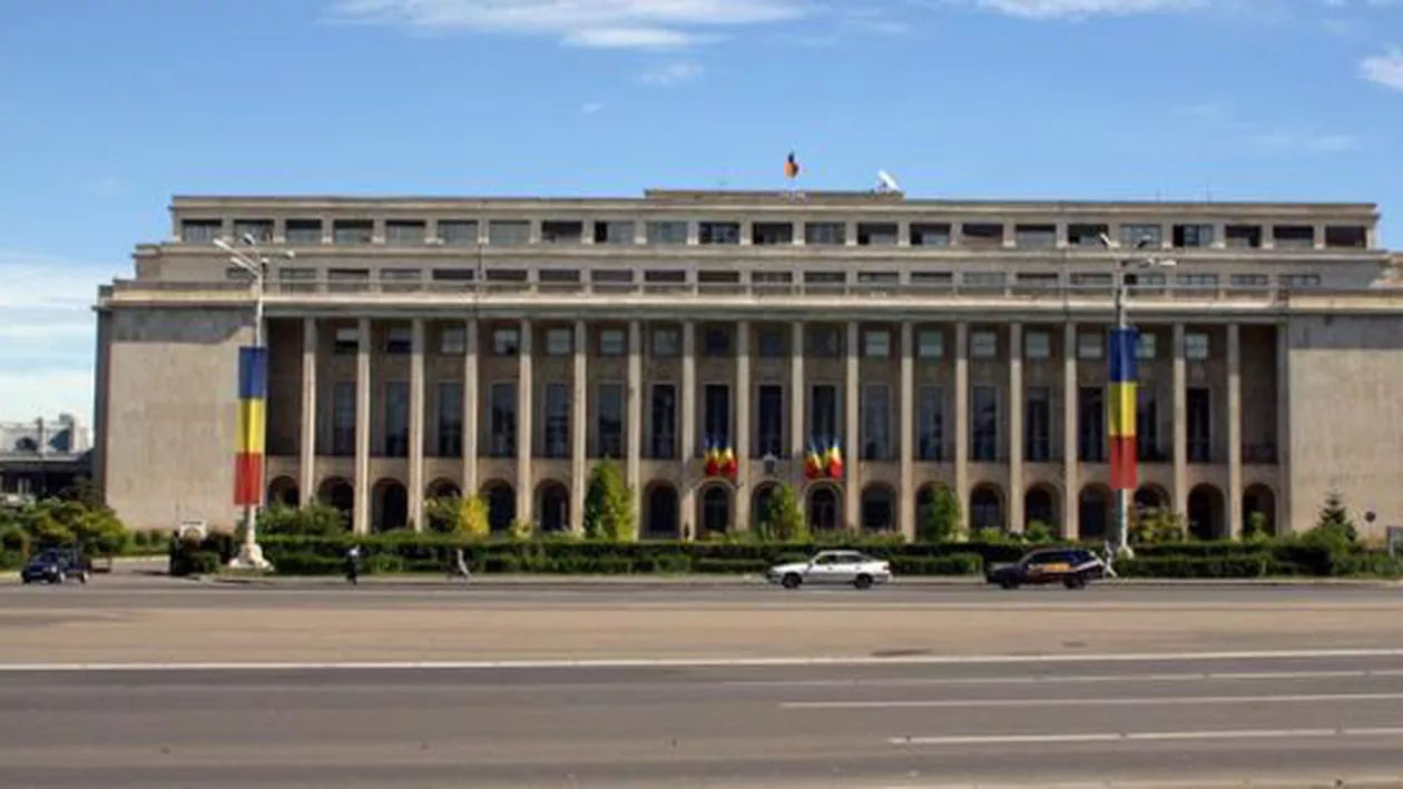 Guvernul este împânzit de pensionari ”speciali” care cumulează pensia cu salariul. Reformele lui Bolojan se lasă așteptate