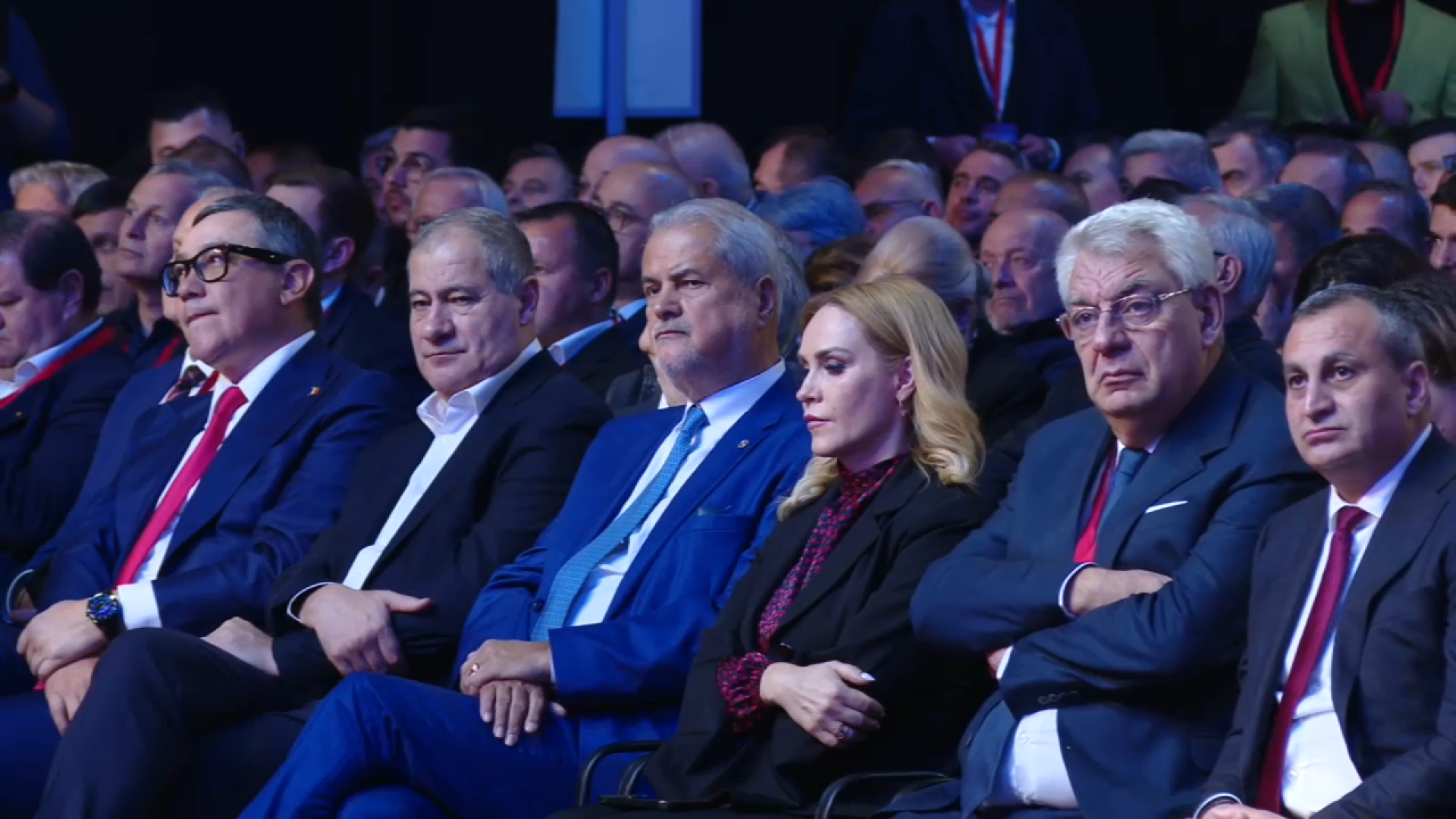 Adrian Năstase, în conflict cu urmăritorii de pe Facebook, după congresul PSD: „Borfaș e mă-ta” / „I-am dat țeapă lu’ mă-ta?”